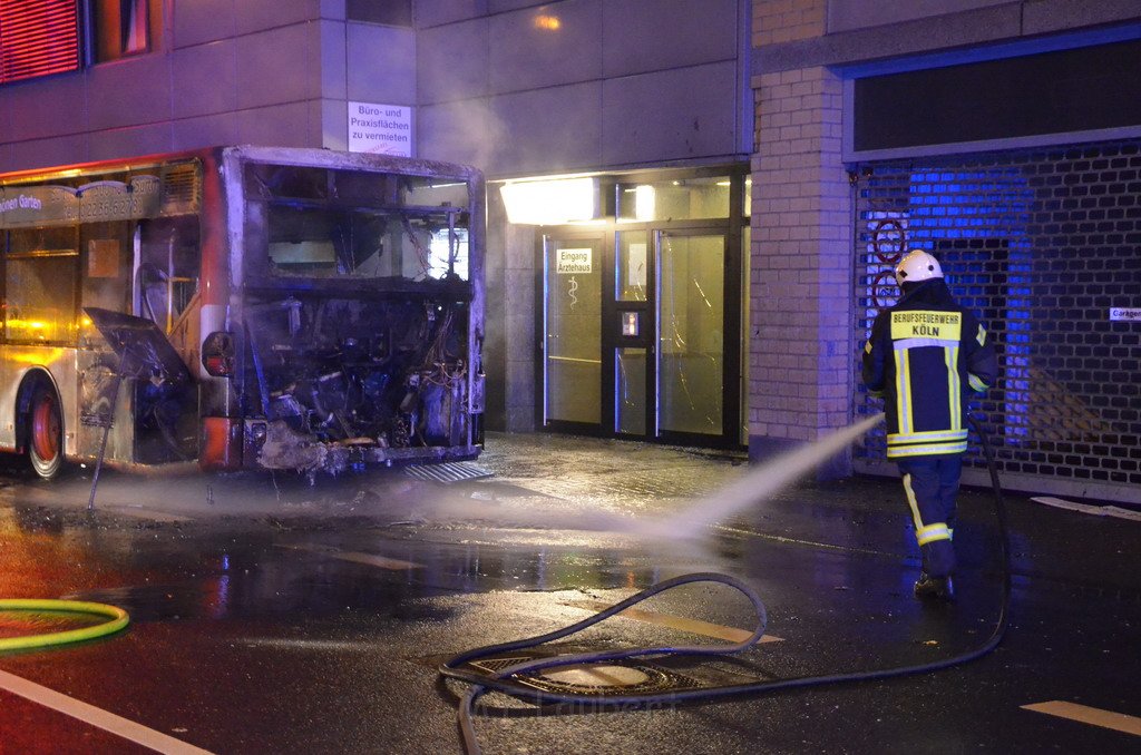 Stadtbus fing Feuer Koeln Muelheim Frankfurterstr Wiener Platz P057.JPG